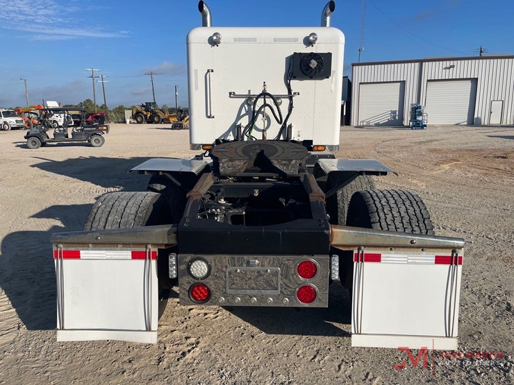 2013-peterbilt-388-image-4