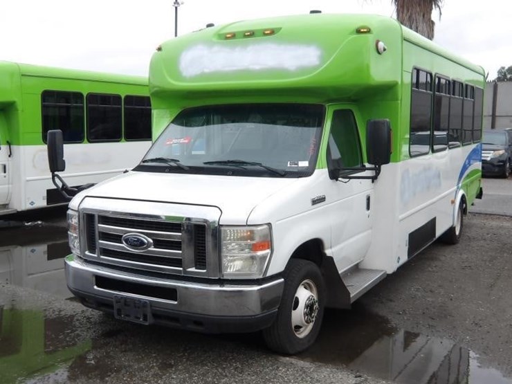2017-ford-e450-image-1