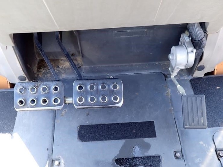 2019-case-570n-ep-skip-loader-image-31