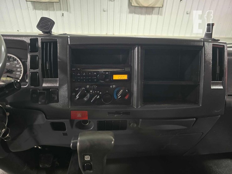 2011-isuzu-nrr-image-14