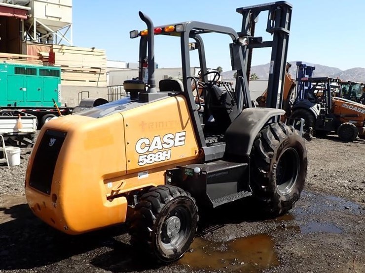 2019-case-588h-rough-terrain-forklift-image-3