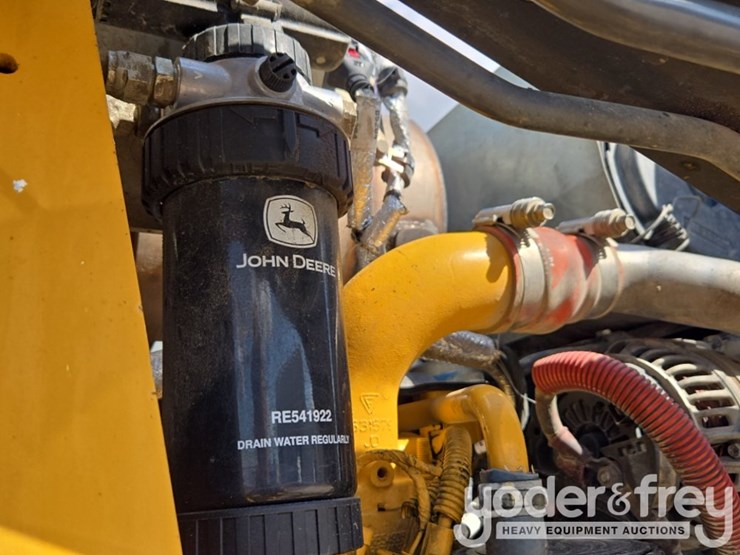 2015-deere-310sk-image-47