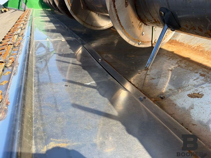 2011-john-deere-630r-platform-header-image-56