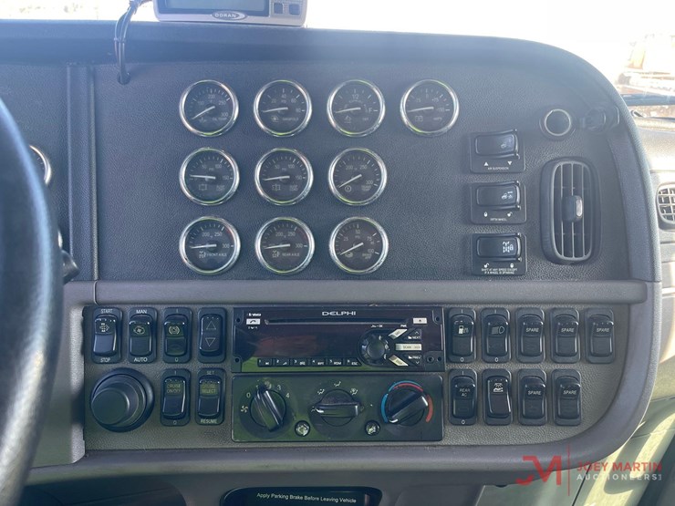 2013-peterbilt-388-image-27