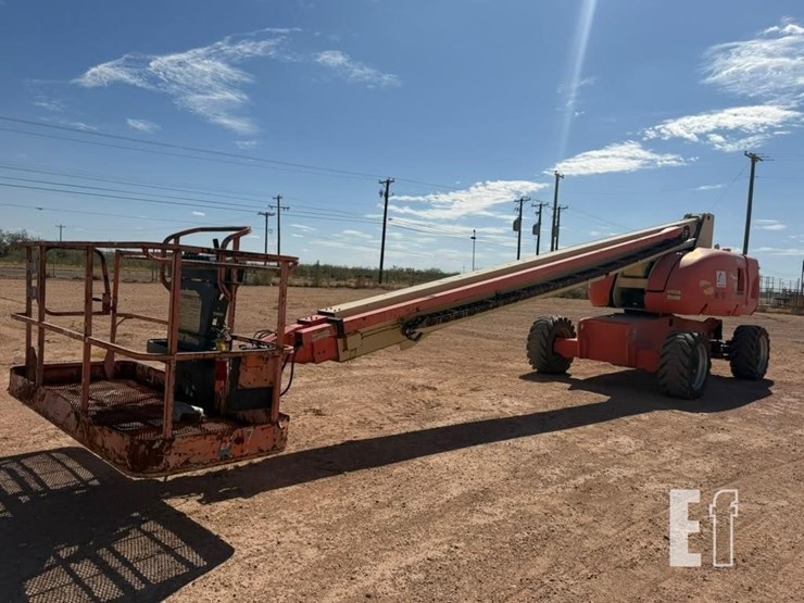 2008-jlg-800s-image-1