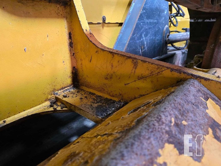 2022-deere-650k-lgp-image-35