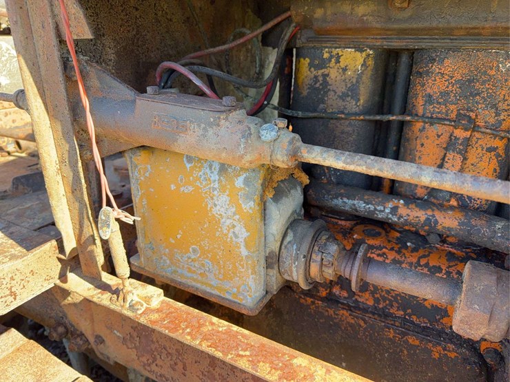 caterpillar-thirty-image-19