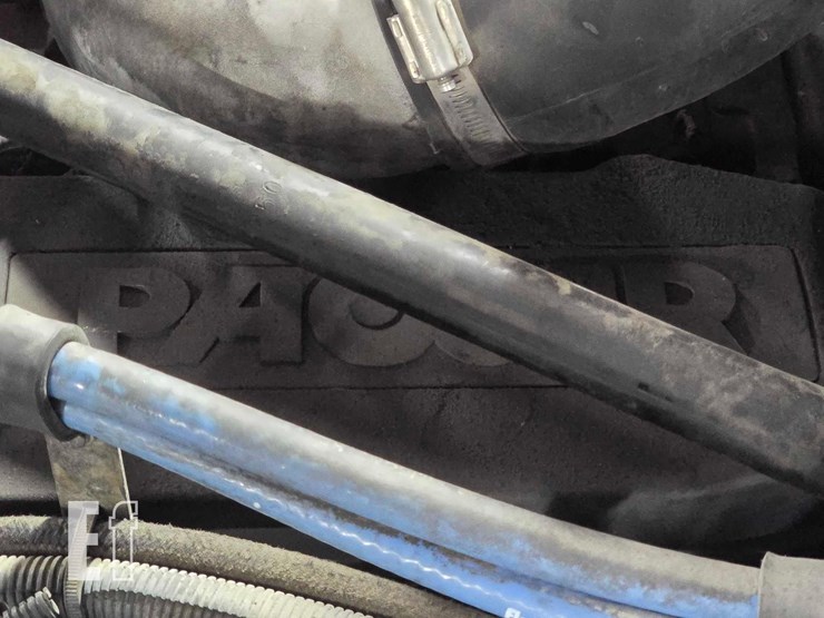 2010-kenworth-t300-image-25