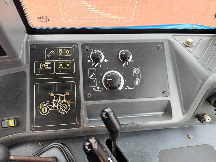 new-holland-8160-image-45