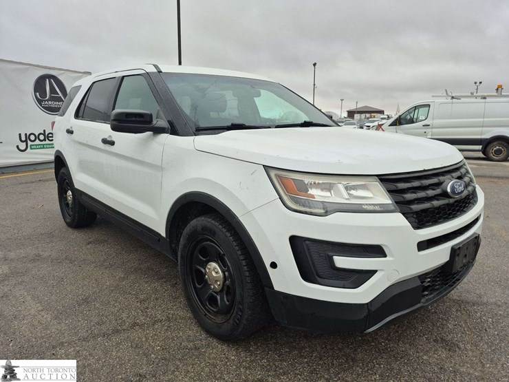 2016-ford-explorer-image-3