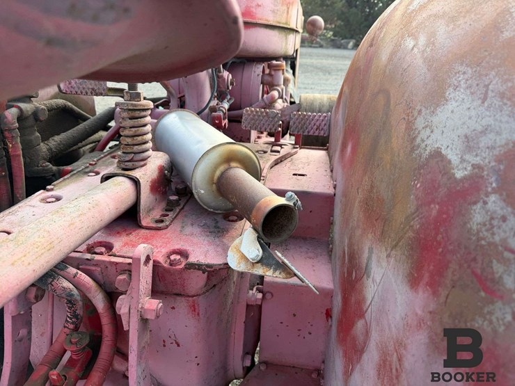 1951-ih-mccormick-w6-tractor---non-running-image-17
