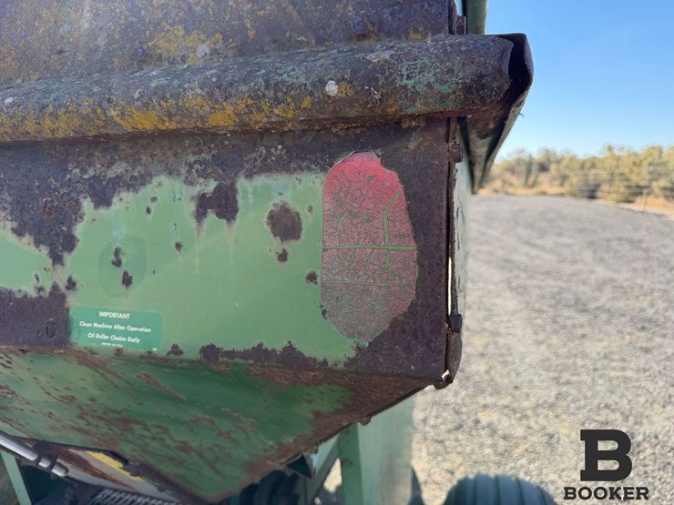 john-deere-301-fertilizer-spreader-image-24
