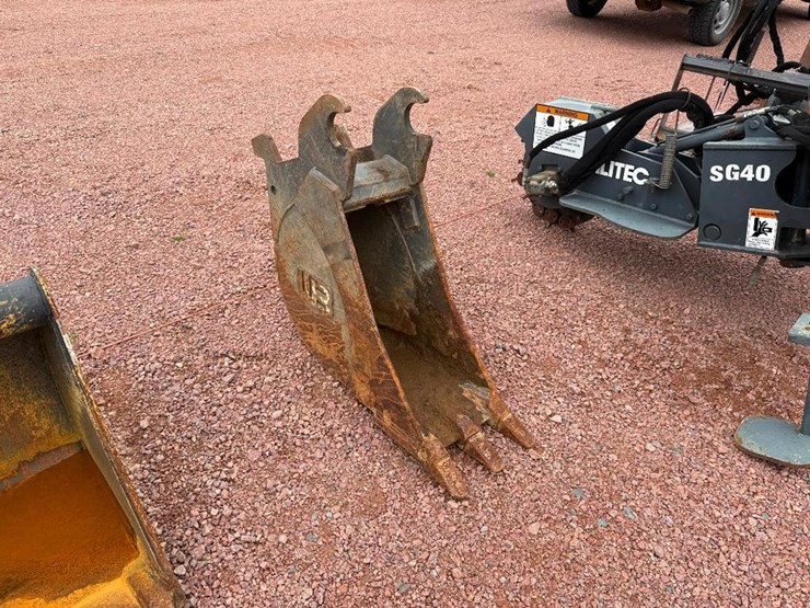 john-deere-12-image-1
