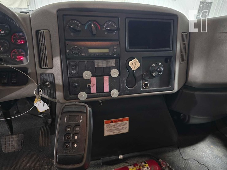 2011-international-durastar-4300-image-14