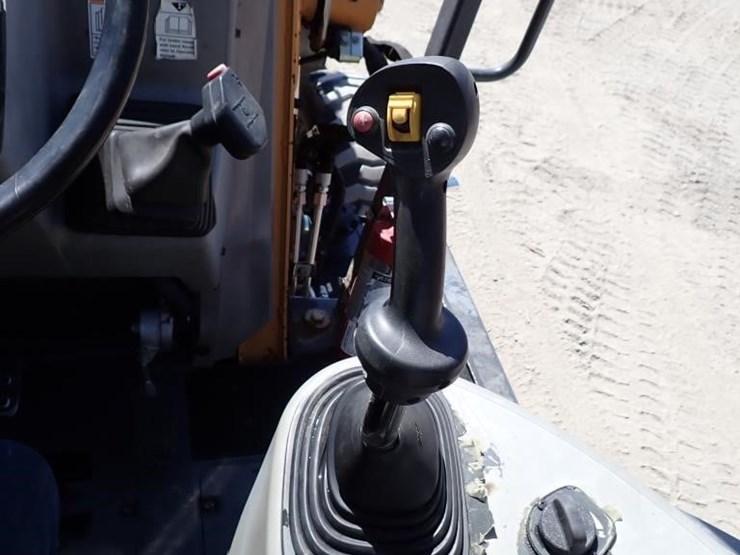 2019-case-570n-ep-skip-loader-image-27