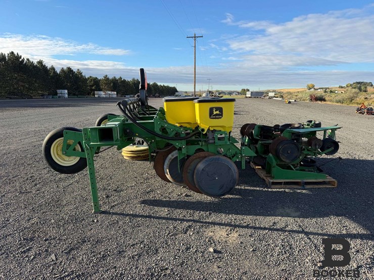 john-deere-1700-planter-image-3