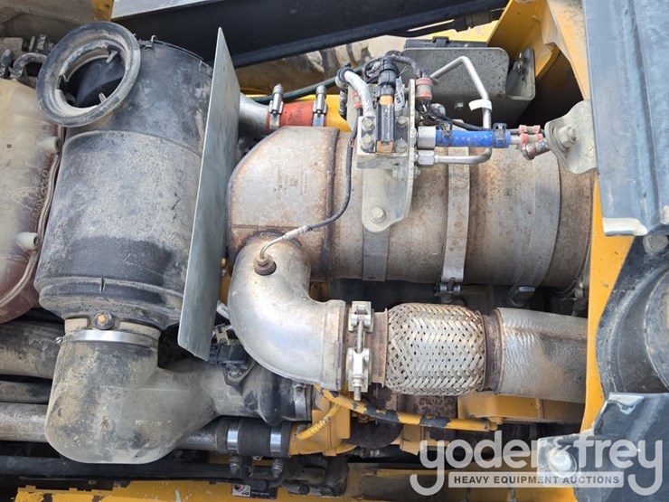 2015-deere-310sk-image-38
