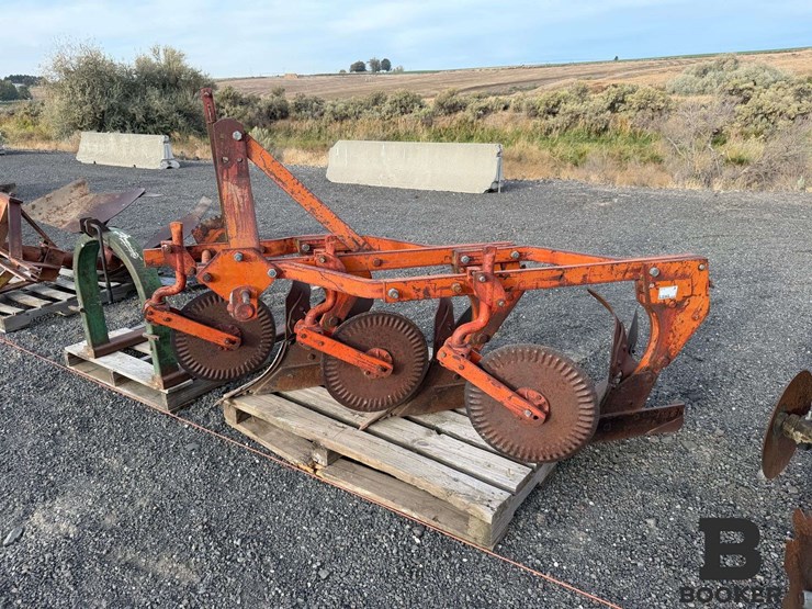 j.i.-case-6000-3-bottom-moldboard-plow-image-1