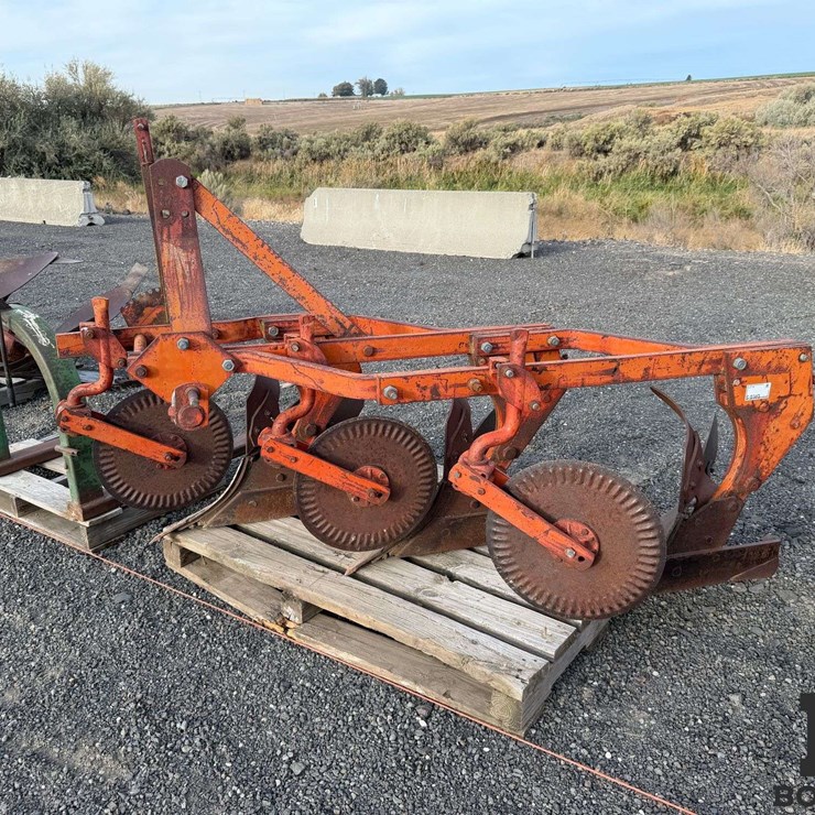 J.I. Case 6000 3 Bottom Moldboard Plow
