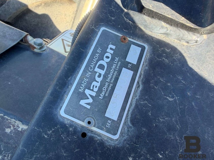 2016-macdon-m155e4-windrower-image-21