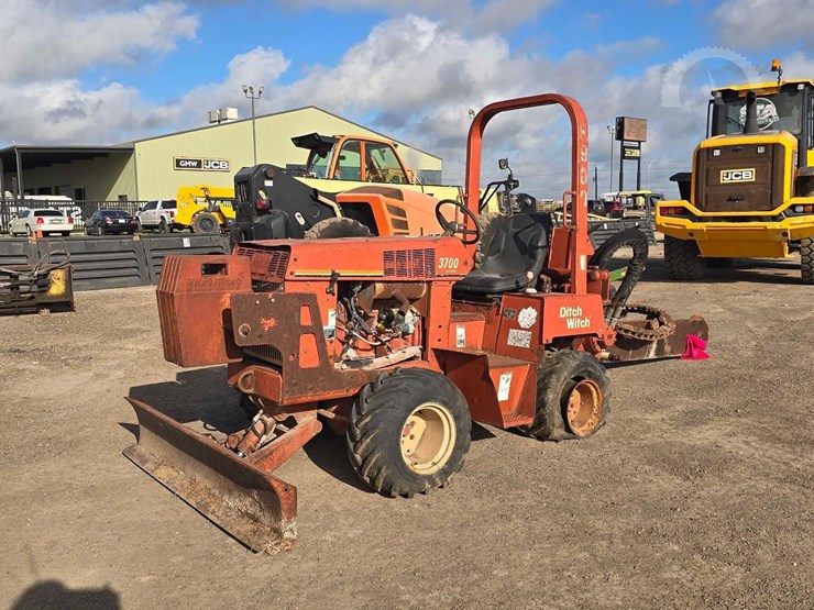 1999-ditch-witch-3700dd-image-1