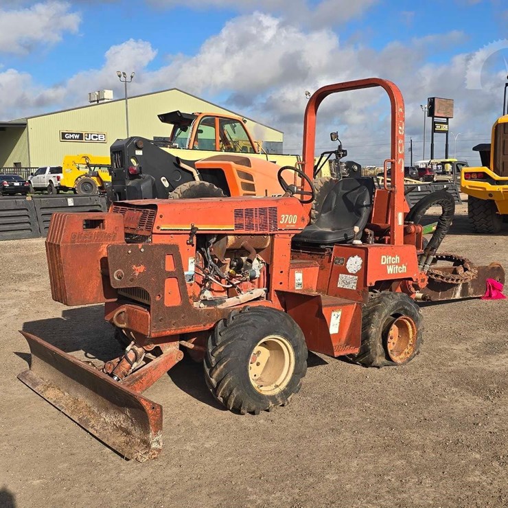 1999 DITCH WITCH 3700DD