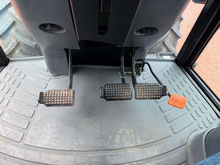 new-holland-8160-image-50