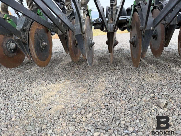 john-deere-8300-grain-drill-image-15