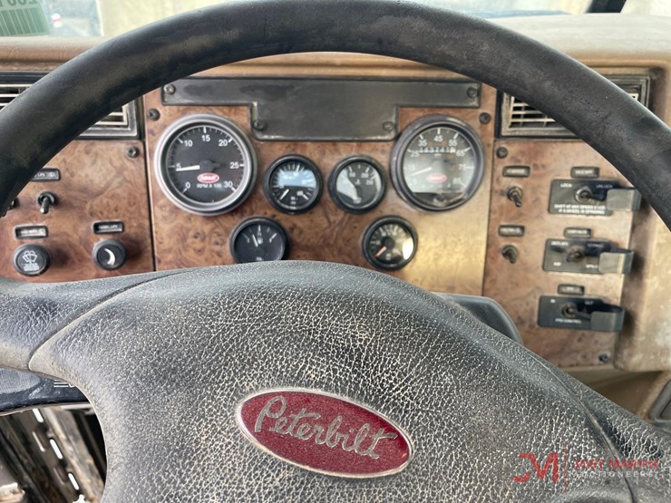 2006-peterbilt-335-image-22