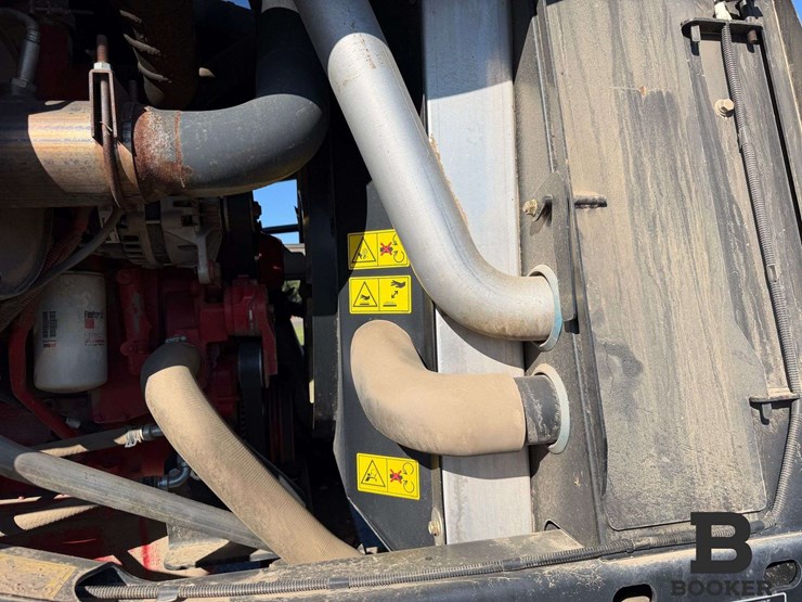 2016-macdon-m155e4-windrower-image-66