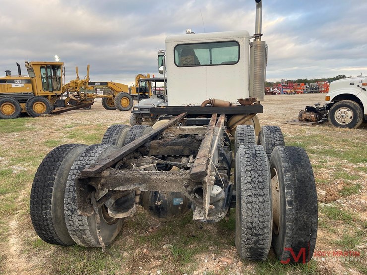 2006-peterbilt-335-image-4