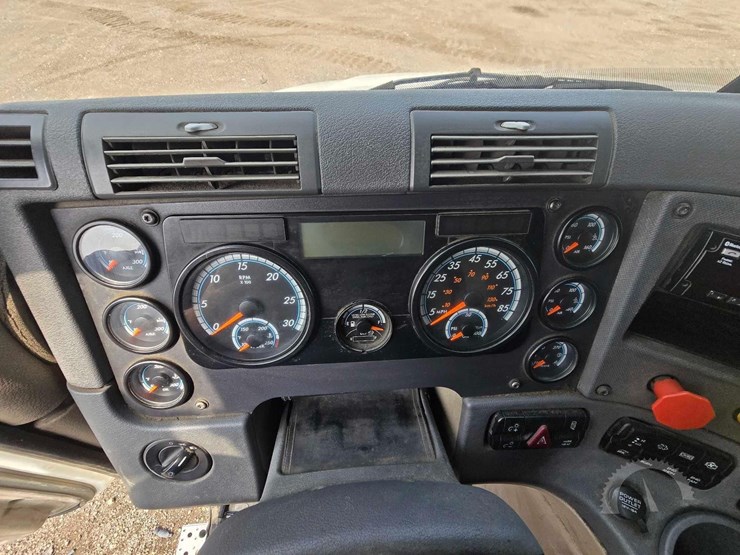 2018-freightliner-cascadia-125-image-15