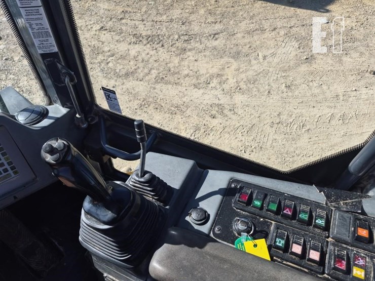 2012-deere-244j-image-17