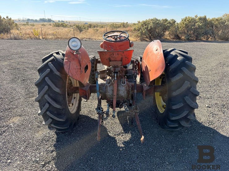 1964-massey-ferguson-35-tractor-image-4