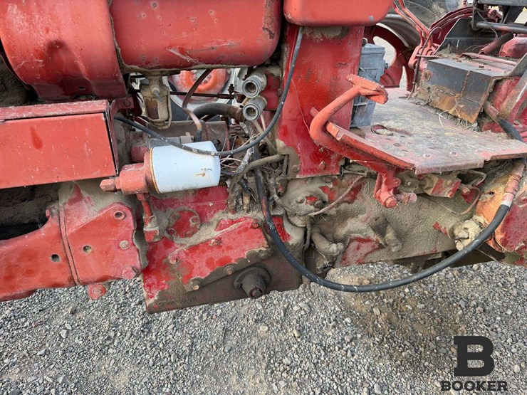 1967-international-farmall-656-tractor---non-running-image-21