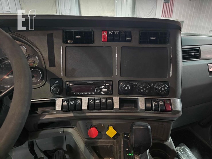 2017-kenworth-t680-image-14