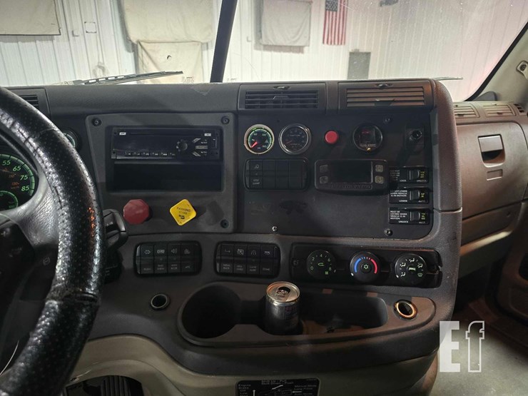 2018-freightliner-cascadia-113-image-13