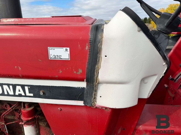 international-584-tractor-image-41