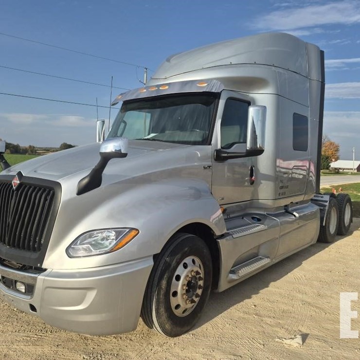 2018 INTERNATIONAL LT