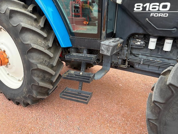 new-holland-8160-image-18