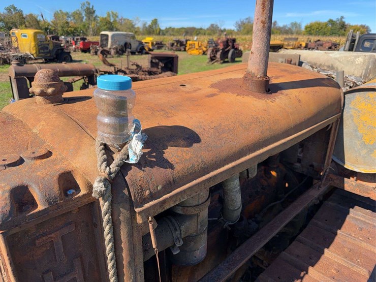 caterpillar-thirty-image-11