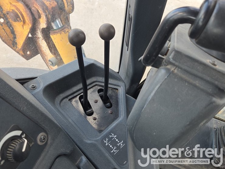 2015-deere-310sk-image-58