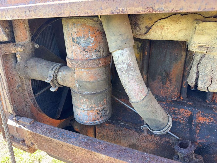caterpillar-thirty-image-39