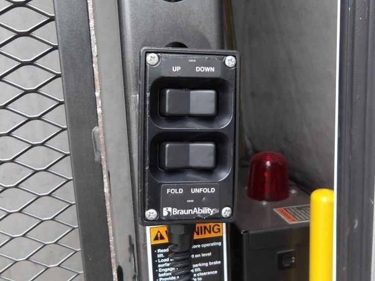 2017-ford-e450-image-15