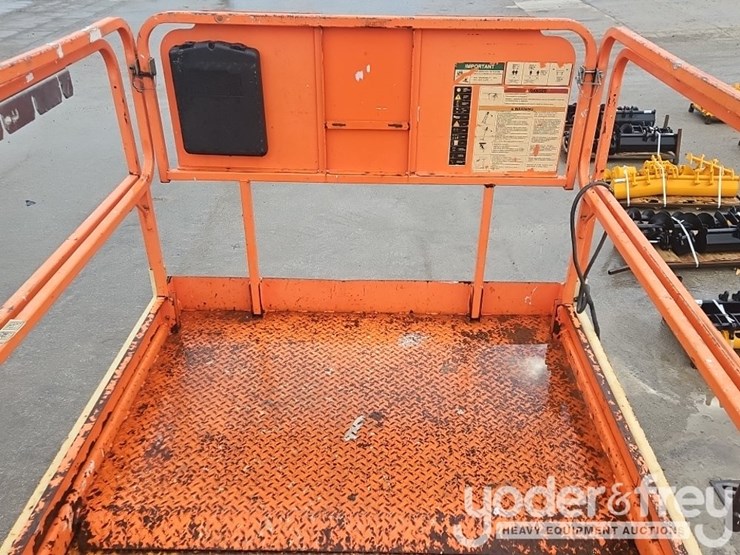 2015-jlg-4069le-image-13