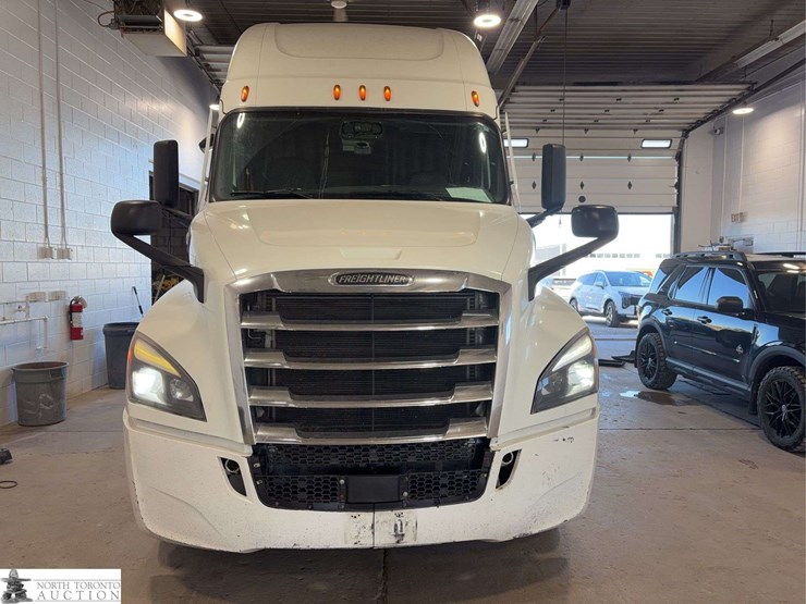 2021-freightliner-cascadia-t/a-sleeper-tractor-image-2