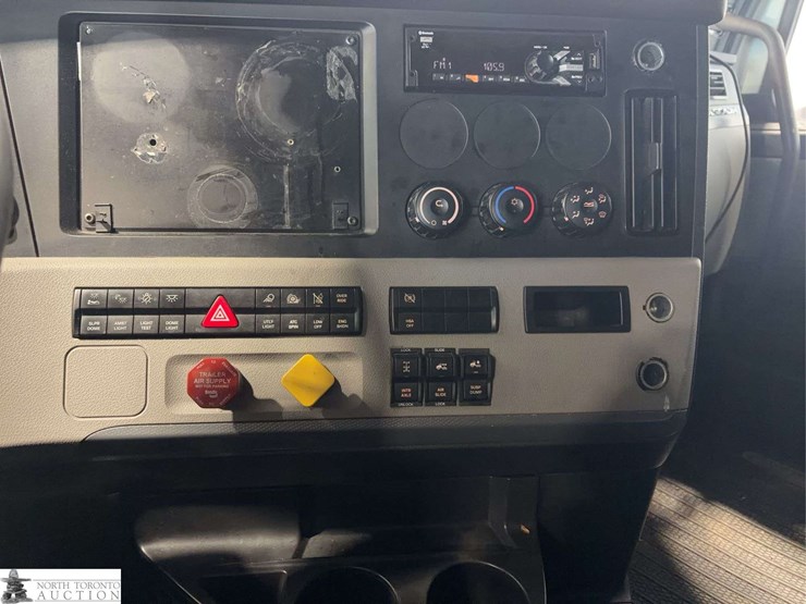 2021-freightliner-cascadia-t/a-sleeper-tractor-image-10