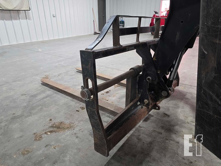 2014-jlg-g12-55a-image-12