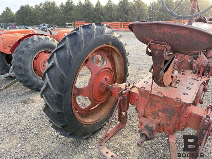 farmall-model-h-tractor---non-running-image-16