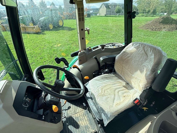 2024-john-deere-5067e-image-7